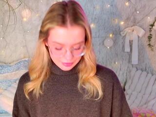 Lily Rooney webcam model stream image