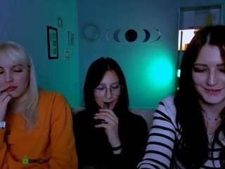 leona-light webcam model stream image