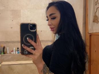 LaraMac webcam model stream image