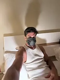 Hunkyardd webcam model stream image
