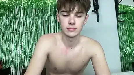 YourMilkyGuy webcam model stream image