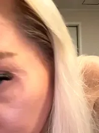 MIA-XXX webcam model stream image