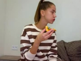 lisi4ka_basik33 webcam model stream image