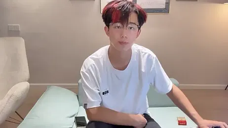 STxuguanhan webcam model stream image