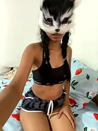 Shanudri77 webcam model stream image