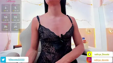 valirya_devote webcam model stream image