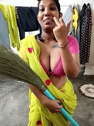 Hotty-Moni webcam stripchat model stream image