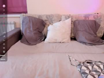 hentailove19 webcam model stream image