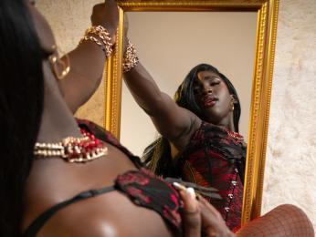 IsseyMartinez webcam model stream image