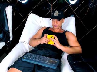 Owen Wolfe webcam model stream image
