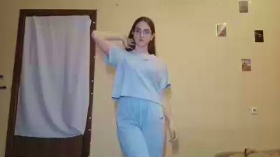 RoxanaKneisler webcam model stream image