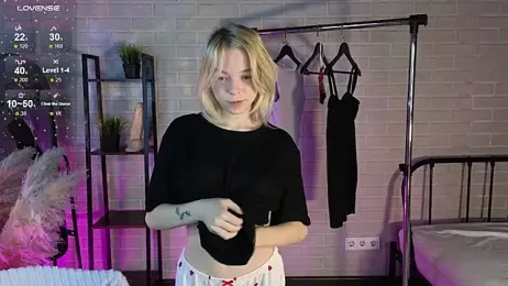 MillaHolt webcam model stream image