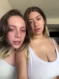 Enyeld_ruru webcam model stream image