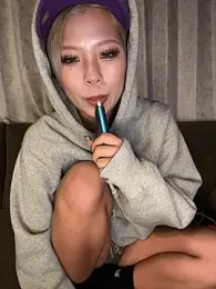 BADBITCHISAKI webcam model stream image