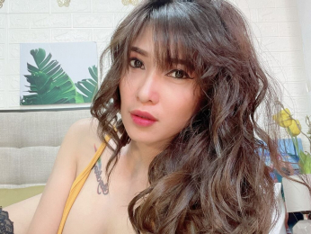 BellaWinter webcam model stream image