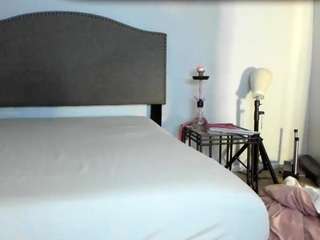 yiaunaniree webcam model stream image