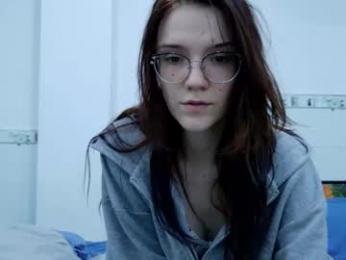 2cringes webcam model stream image