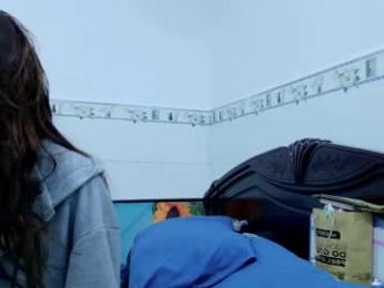 2cringes webcam model stream image