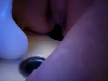 ILUV2TUCHMYKITTY webcam model stream image