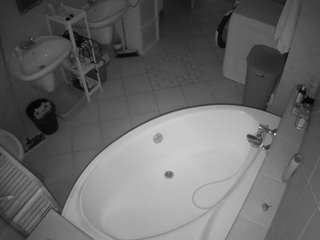 voyeurcam-julmodels-bath-1st-1 webcam model stream image