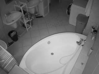 voyeurcam-julmodels-bath-1st-1 webcam model stream image