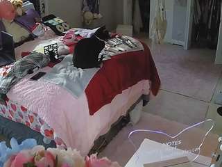 voyeurcam-house-charleys-room webcam model stream image