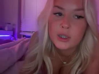theblondeetwinss webcam model stream image
