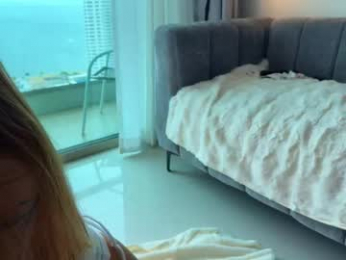 canikissyou_ webcam model stream image
