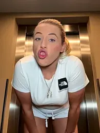 Strongqueen webcam model stream image