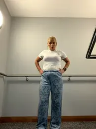 Strongqueen webcam model stream image