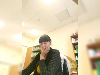 VikNika webcam model stream image