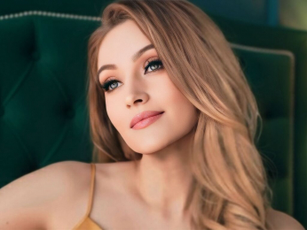 AniClark webcam model stream image