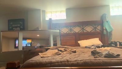 StudlyHardwood webcam model stream image