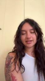 ImJustAGirl_ webcam model stream image