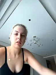 Livewithlucy webcam model stream image