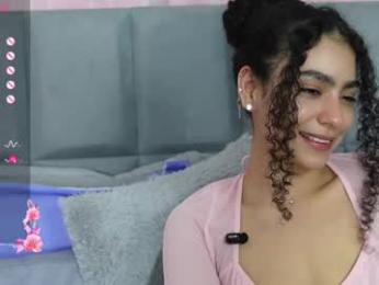 vicky_curly webcam model stream image