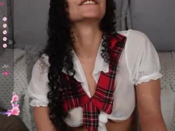 vicky_curly webcam model stream image