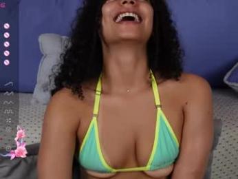 vicky_curly webcam model stream image