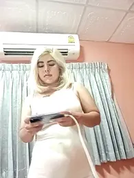 HorneyKitten webcam model stream image