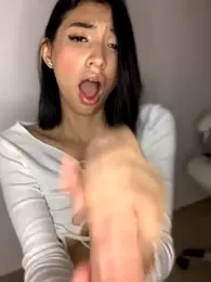 _Aura- webcam stripchat model stream image