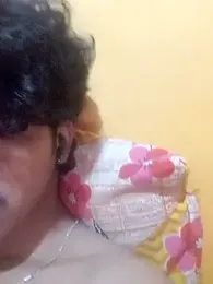 CosmicEmuu webcam model stream image