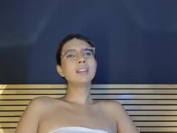 sarasaenz_99 webcam model stream image