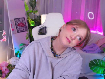 CrazyWine webcam model stream image