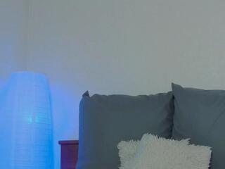 Kira Mae webcam model stream image