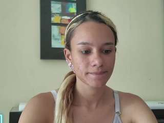 kelayabrunette webcam model stream image