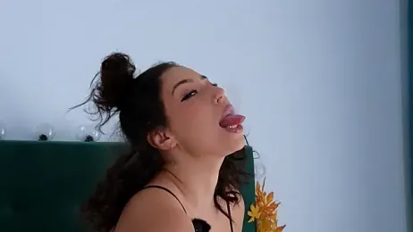 KimArts webcam model stream image