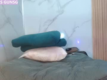 mollyguns webcam model stream image