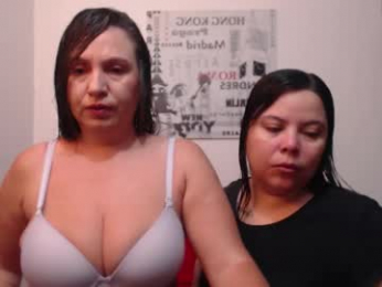 hidden_tinna webcam model stream image