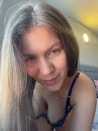 AmelieLaurent_ webcam model stream image