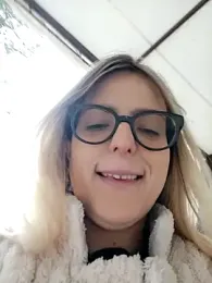 dolcehelena993 webcam stripchat model stream image